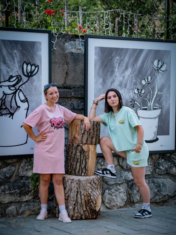 Rider Music Robe Tee-Shirt Washed Pétal Logo Fuchsia Rider Music Robe Tee-Shirt Washed Pétal Logo Fuchsia