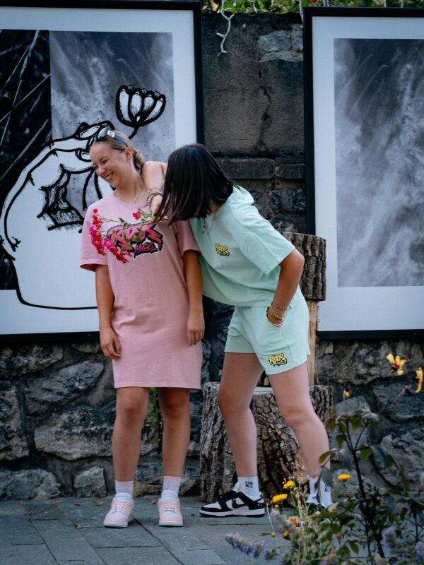 Rider Music Robe Tee-Shirt Washed Pétal Logo Fuchsia Rider Music Robe Tee-Shirt Washed Pétal Logo Fuchsia